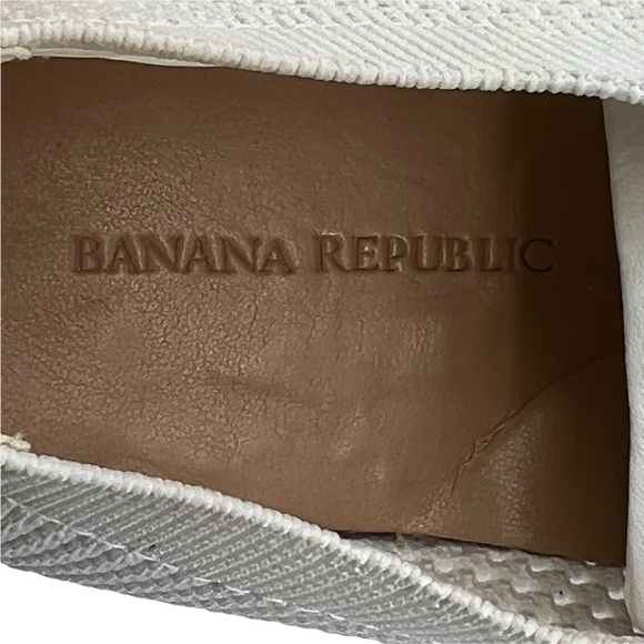 Banana Republic White Lace Up Perforated Sneakers Size 6 1/2 Women’s - Picture 2 of 9